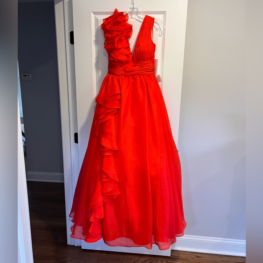 Mac Duggal Red Ruffle Shoulder V-Neck Chiffon Gown 
Never worn
Size 4
Cherry